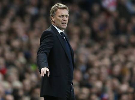 Everton's manager David Moyes gestures during the English Premier League match against Arsenal at Emirates Stadium in north London